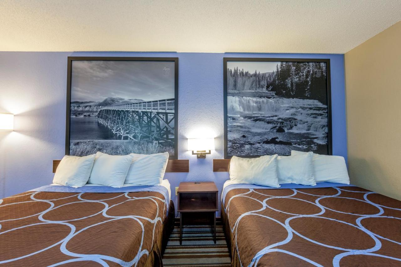 ซูเปอร์ 8 บาย วินด์แฮม แคมลูปส์ บริติชโคลัมเบีย Hotel ภายนอก รูปภาพ