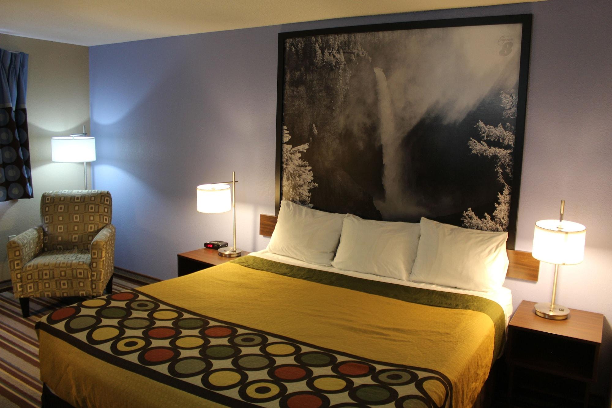 ซูเปอร์ 8 บาย วินด์แฮม แคมลูปส์ บริติชโคลัมเบีย Hotel ภายนอก รูปภาพ