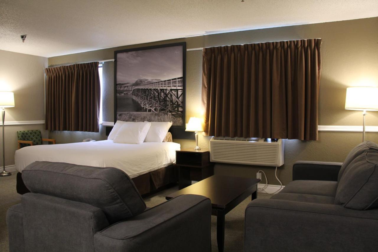 ซูเปอร์ 8 บาย วินด์แฮม แคมลูปส์ บริติชโคลัมเบีย Hotel ภายนอก รูปภาพ