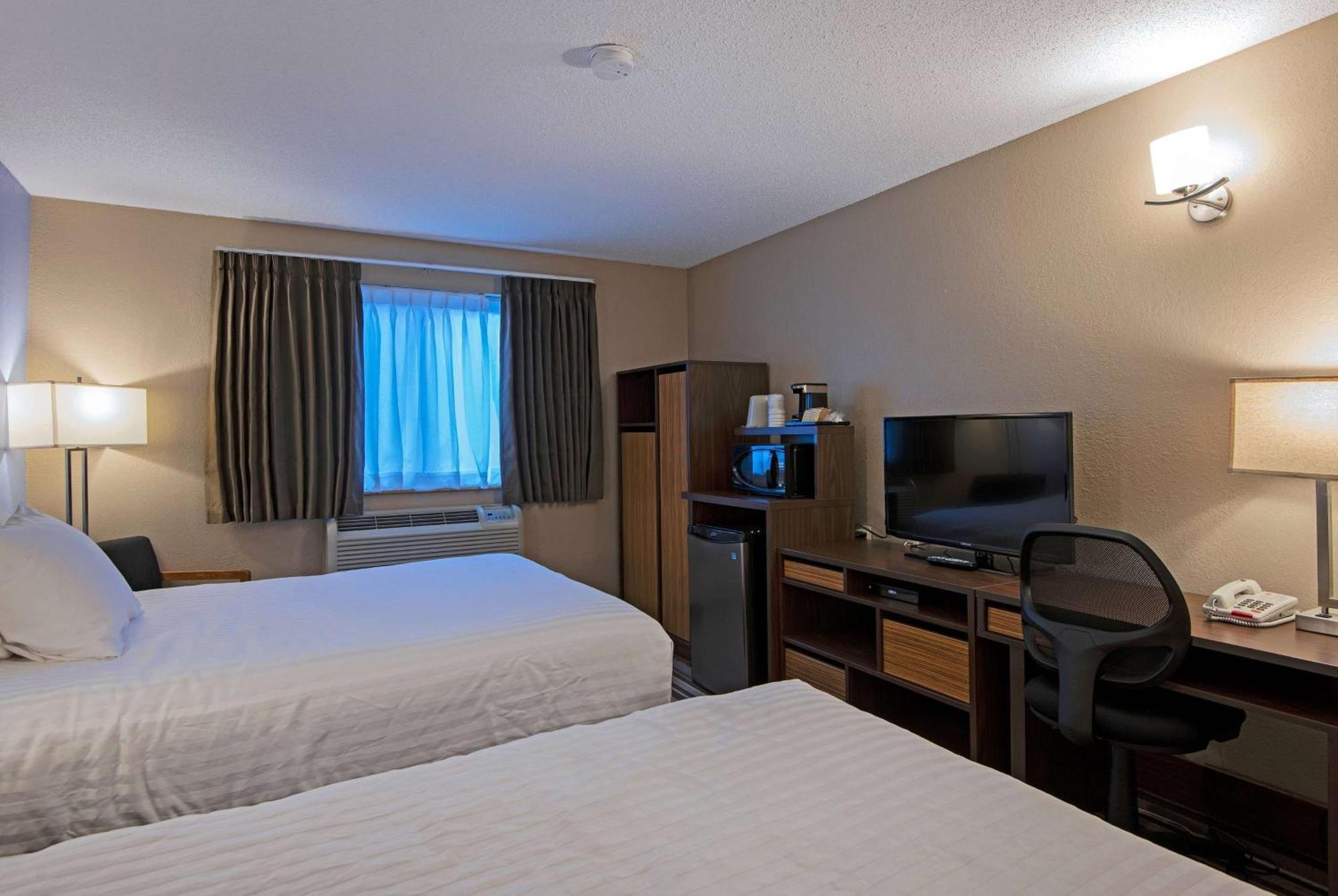ซูเปอร์ 8 บาย วินด์แฮม แคมลูปส์ บริติชโคลัมเบีย Hotel ภายนอก รูปภาพ