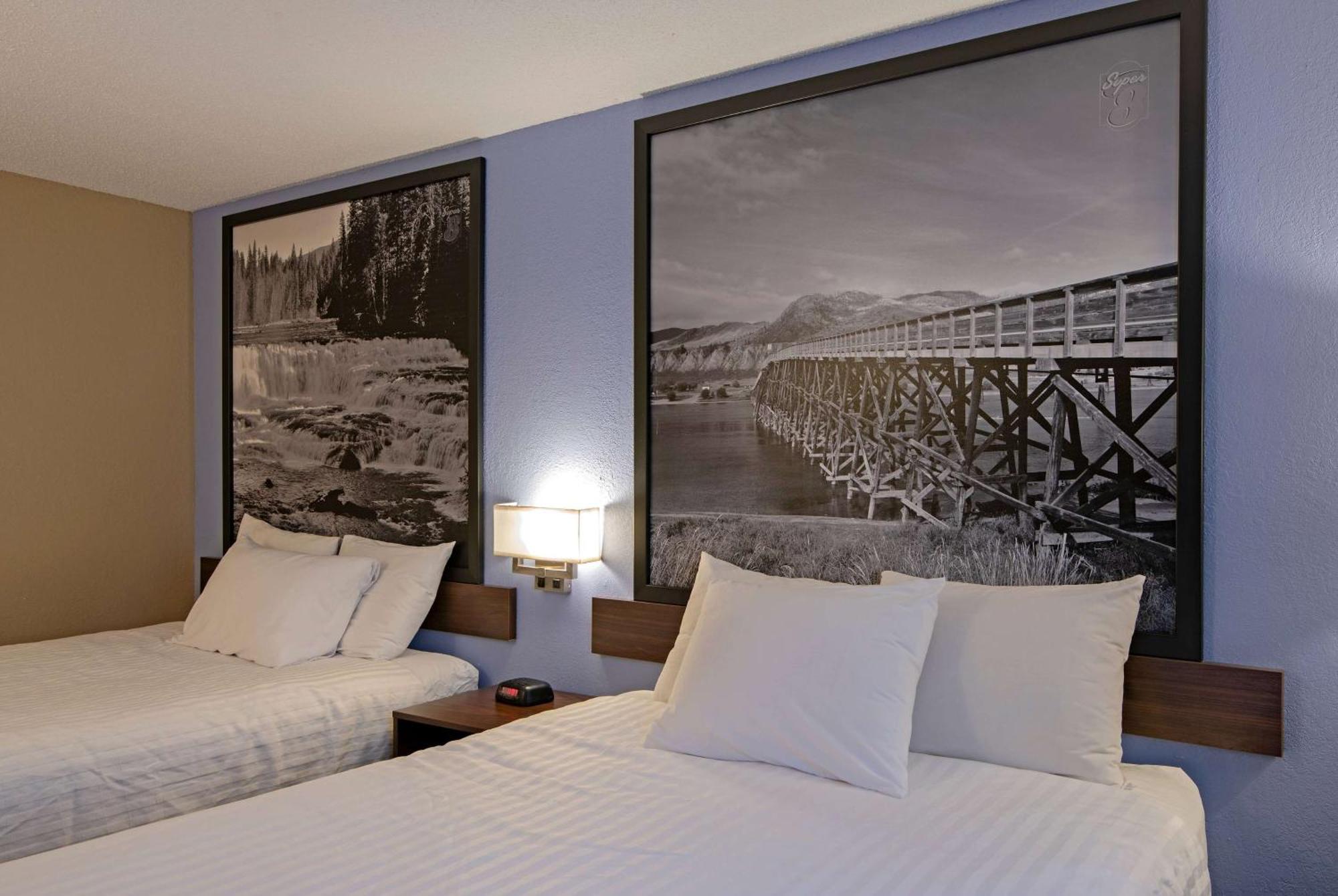 ซูเปอร์ 8 บาย วินด์แฮม แคมลูปส์ บริติชโคลัมเบีย Hotel ภายนอก รูปภาพ