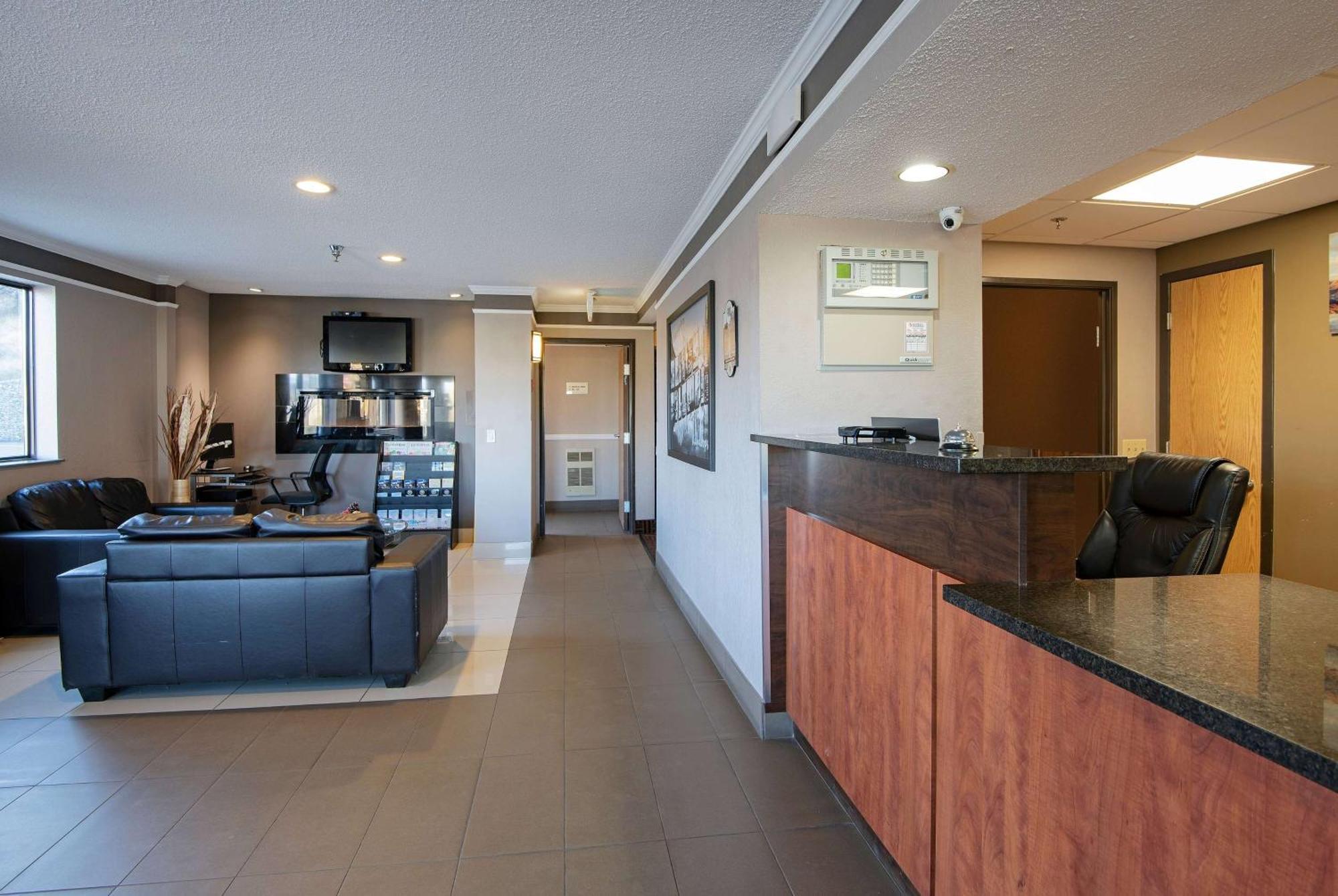 ซูเปอร์ 8 บาย วินด์แฮม แคมลูปส์ บริติชโคลัมเบีย Hotel ภายนอก รูปภาพ
