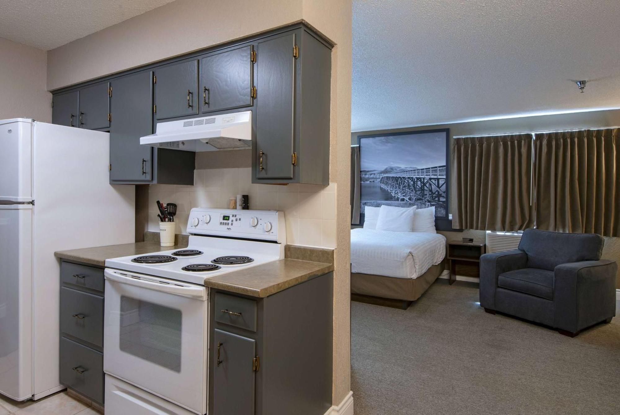 ซูเปอร์ 8 บาย วินด์แฮม แคมลูปส์ บริติชโคลัมเบีย Hotel ภายนอก รูปภาพ
