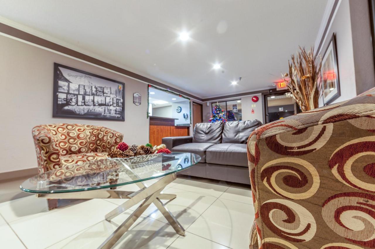 ซูเปอร์ 8 บาย วินด์แฮม แคมลูปส์ บริติชโคลัมเบีย Hotel ภายนอก รูปภาพ